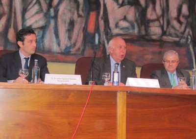 D. Juan Casares, rector de la Universidad de Santiago junto con D. Javier Aguilera, director del IGAPE y D. José Luis Antuña, presidente de CLUSAGA