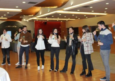 Los alumnos de MASCOMEX durante la cata comparativa de los vinos de la Bodega Martín Códax